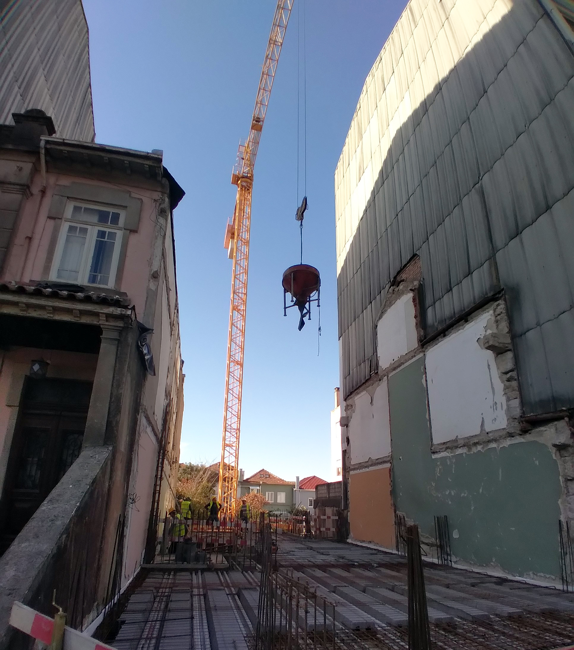 Betonagem de Laje – Construção de Edifício de Habitação Multifamiliar – FIFTH, Rua 5 de Outubro – Porto